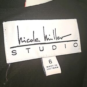 Size 6 Jumper Nicole Miller, Black Floral, ruffle sleeve